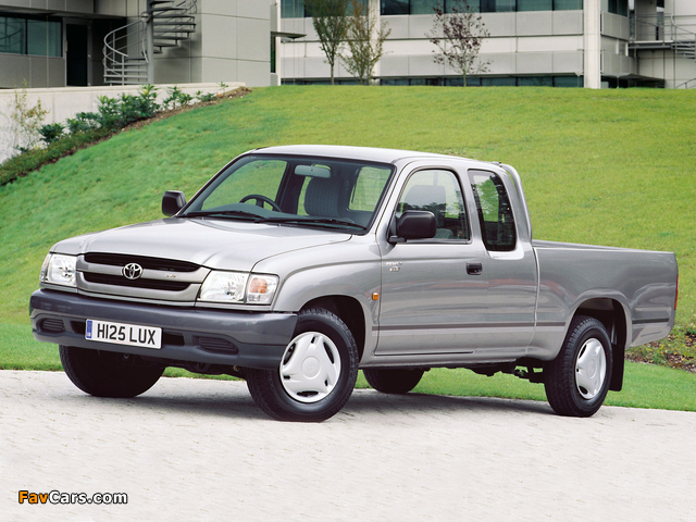 Toyota Hilux Xtra Cab UK-spec 2001–05 wallpapers (640 x 480)