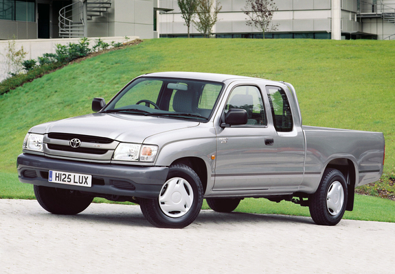 Toyota Hilux Xtra Cab UK-spec 2001–05 wallpapers