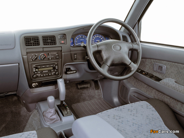 Toyota Hilux Double Cab AU-spec 2001–05 wallpapers (640 x 480)