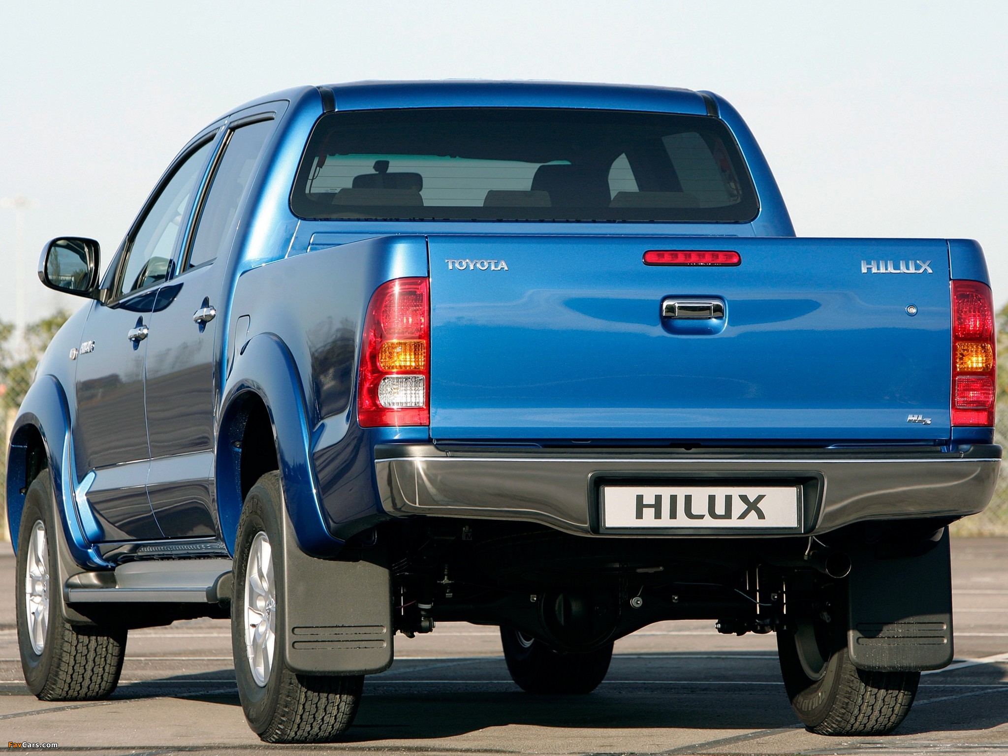 Toyota Hilux Double Cab UK-spec 2008–11 wallpapers (2048 x 1536)