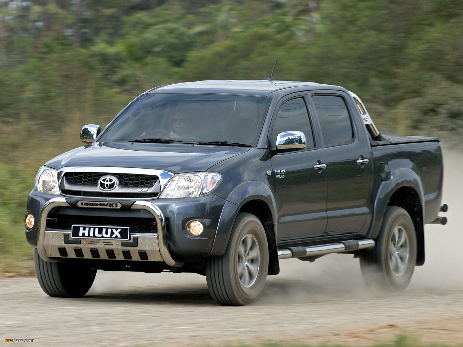 Toyota Hilux Legend 40 Double Cab 2010 wallpapers (1600 x 1200)