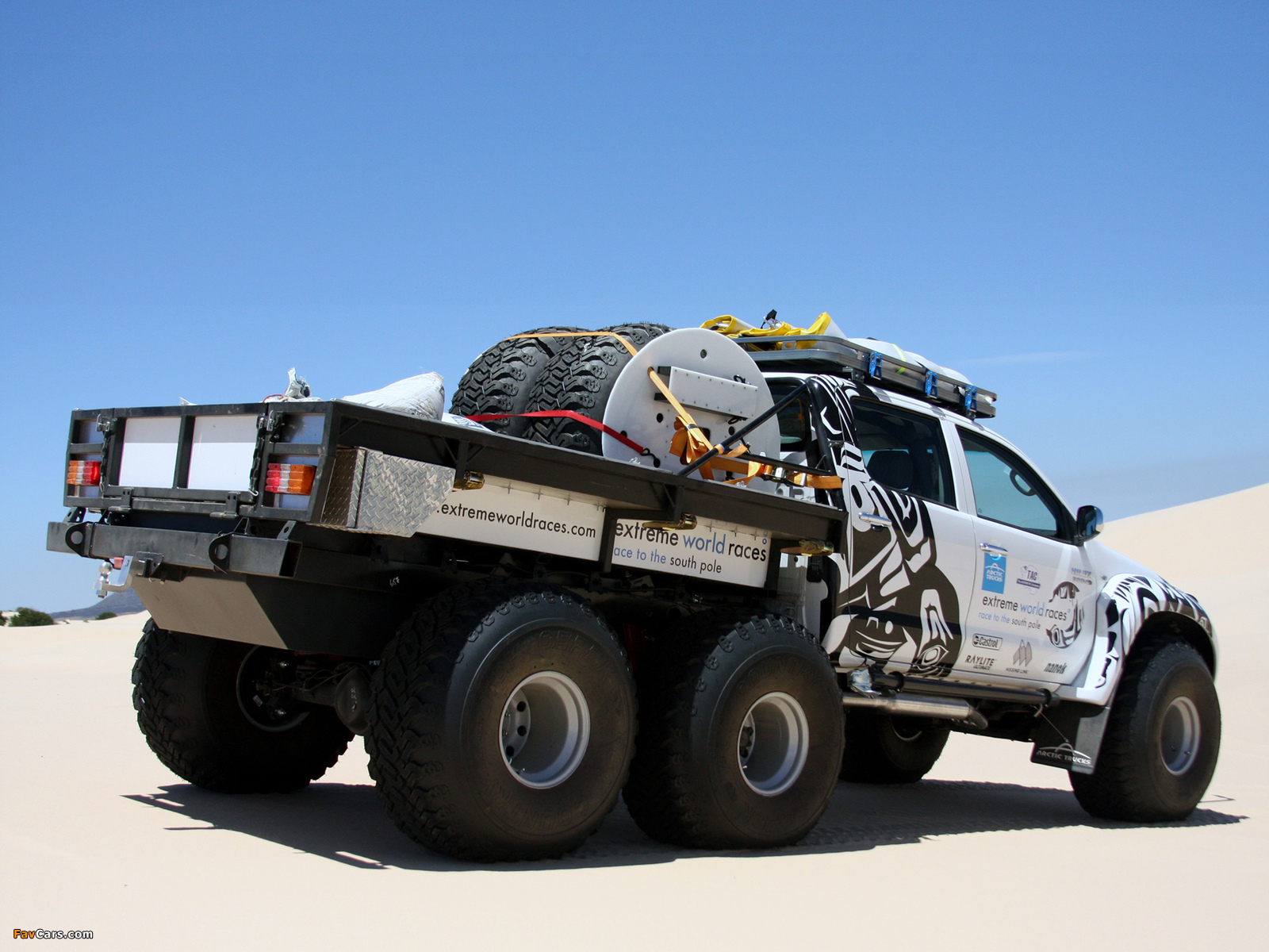 Arctic Trucks Toyota Hilux AT44 6x6 2010 wallpapers (1600 x 1200)