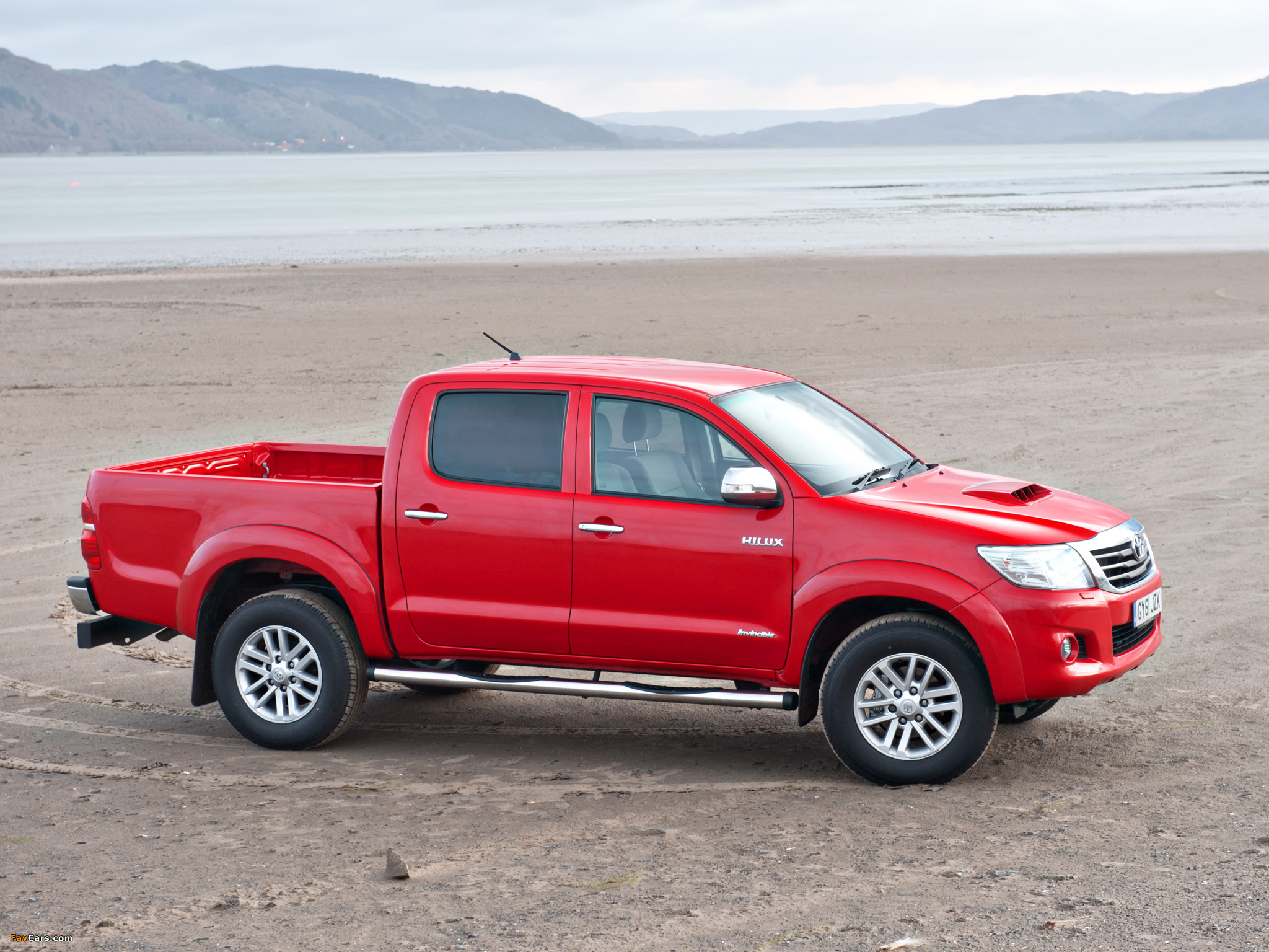 Toyota Hilux Double Cab UK-spec 2011 wallpapers (2048 x 1536)