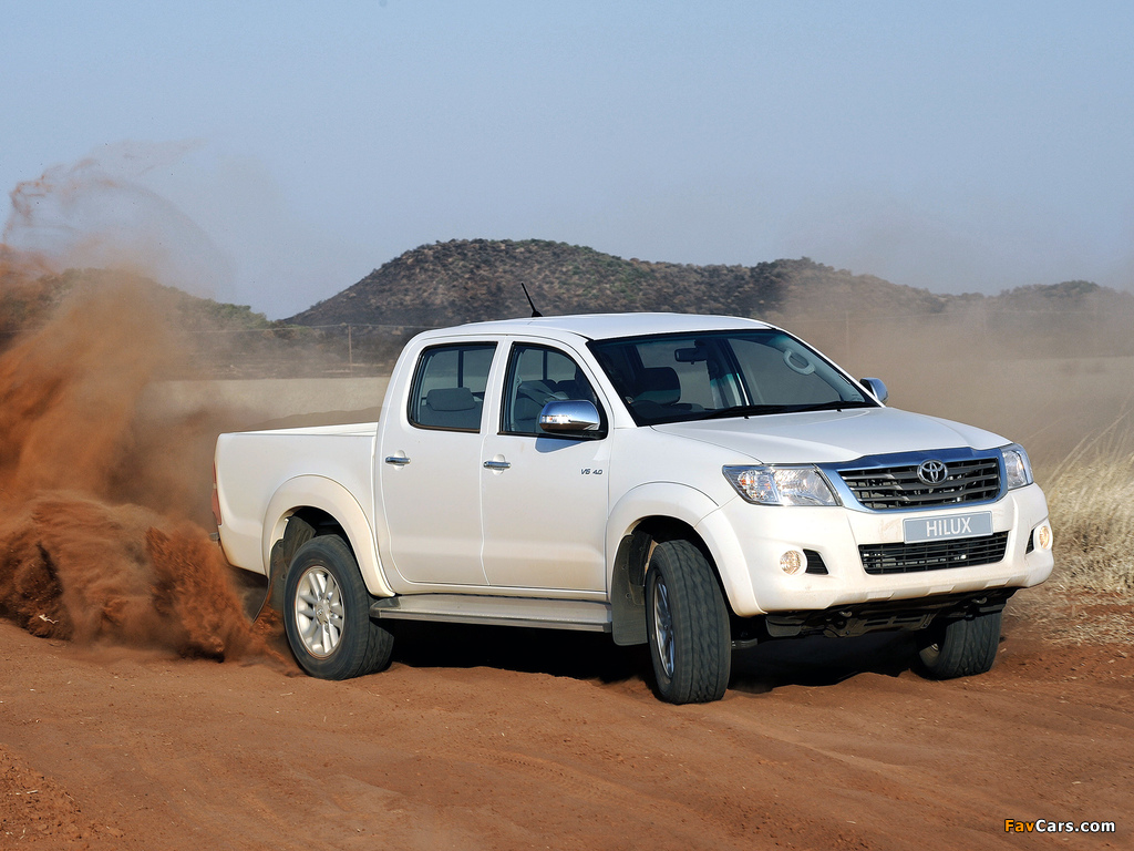Toyota Hilux Double Cab ZA-spec 2011 wallpapers (1024 x 768)