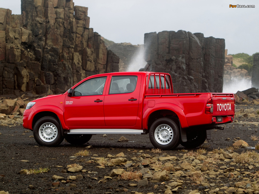 Toyota Hilux SR Double Cab 4x4 AU-spec 2011 wallpapers (1024 x 768)