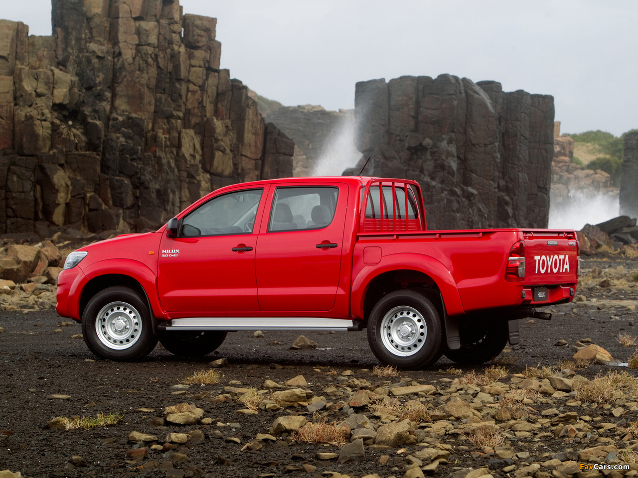 Toyota Hilux SR Double Cab 4x4 AU-spec 2011 wallpapers (1280 x 960)