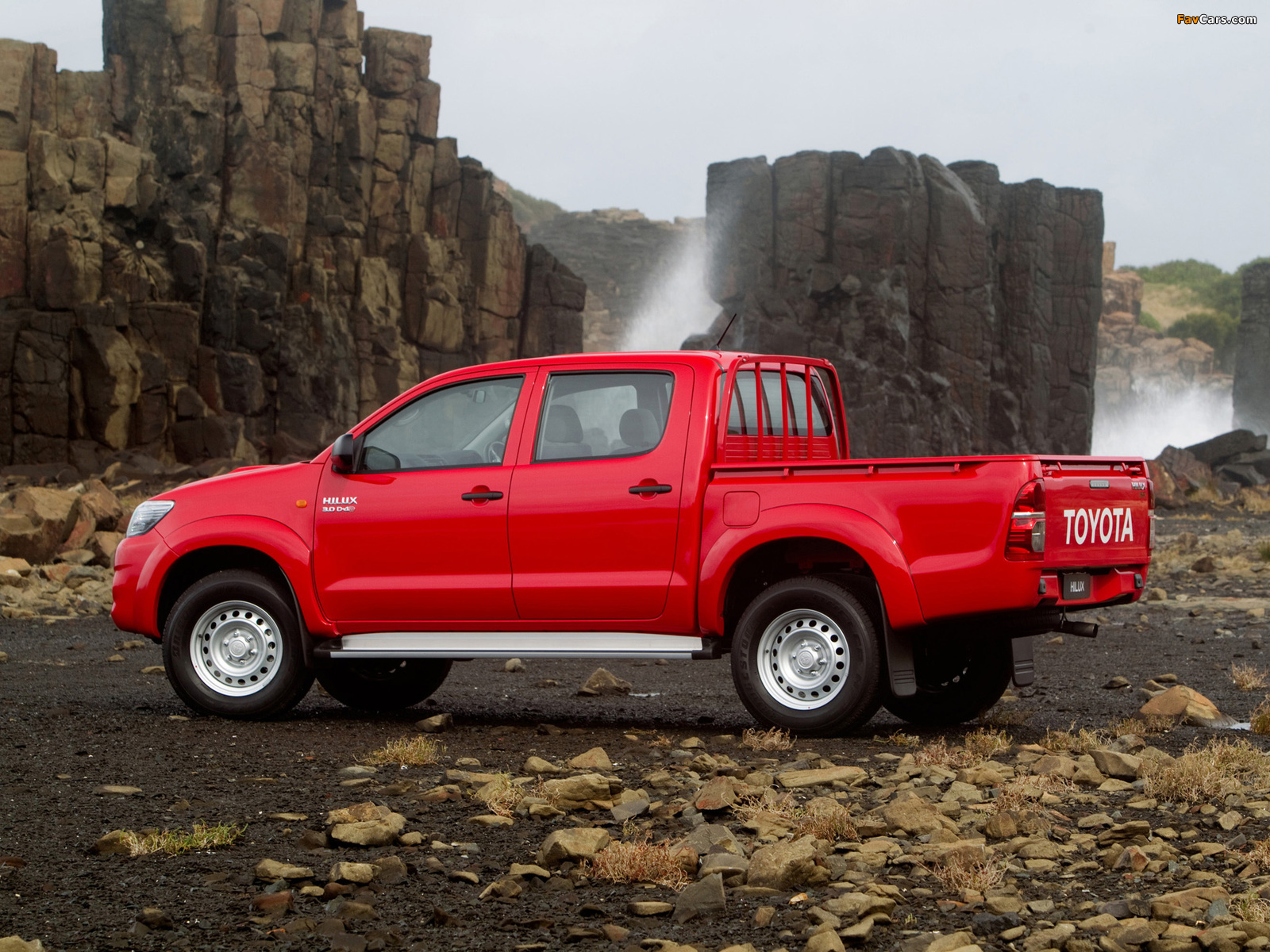 Toyota Hilux SR Double Cab 4x4 AU-spec 2011 wallpapers (1600 x 1200)