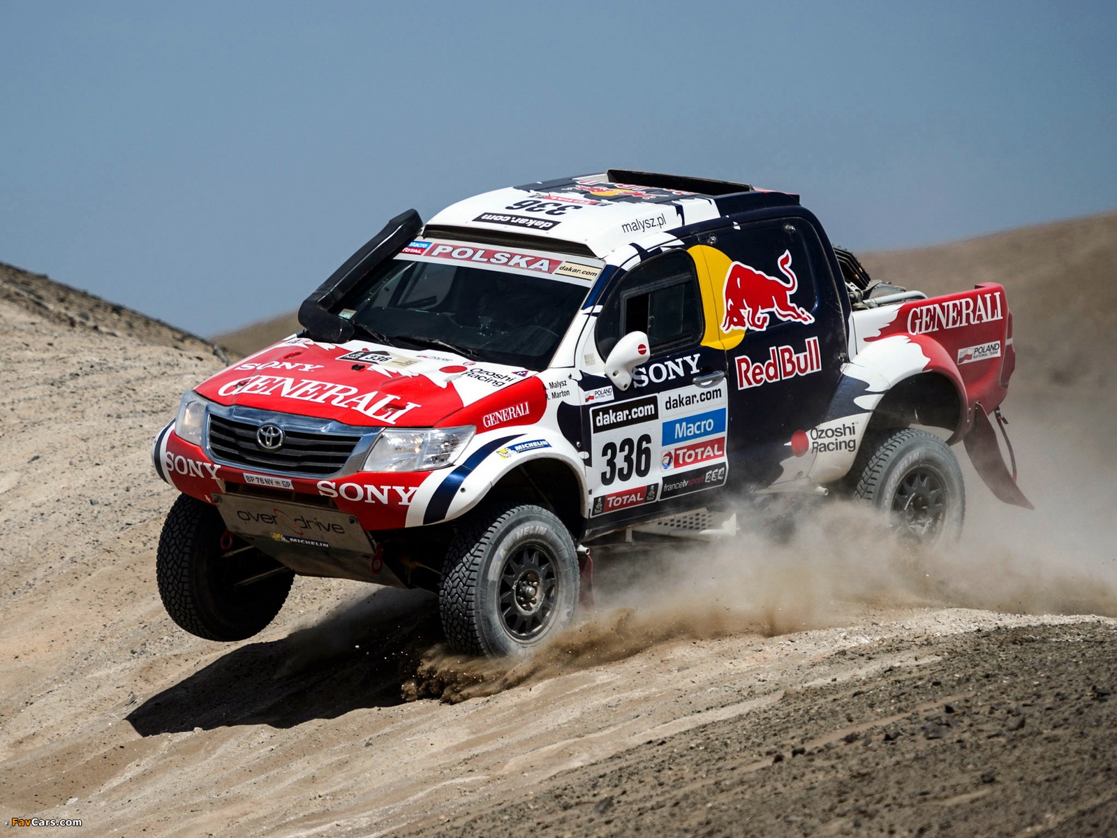 Toyota Hilux Rally Car 2012 wallpapers (1600 x 1200)