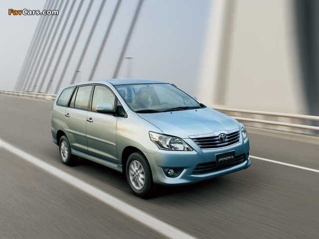 Images of Toyota Innova 2011 (640 x 480)