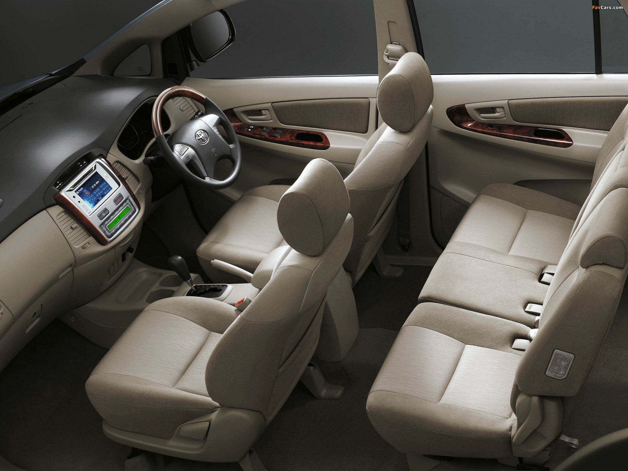 Images of Toyota Kijang Innova 2013 (2048 x 1536)
