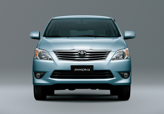 Photos of Toyota Innova 2011