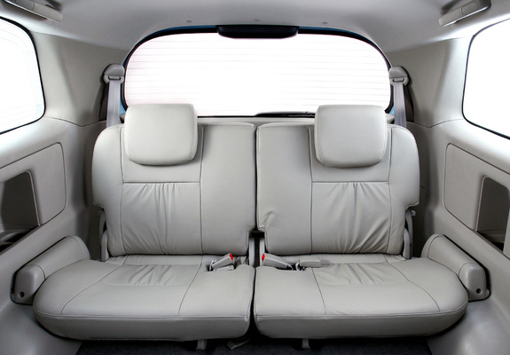 Toyota Innova ZA-spec 2011 photos