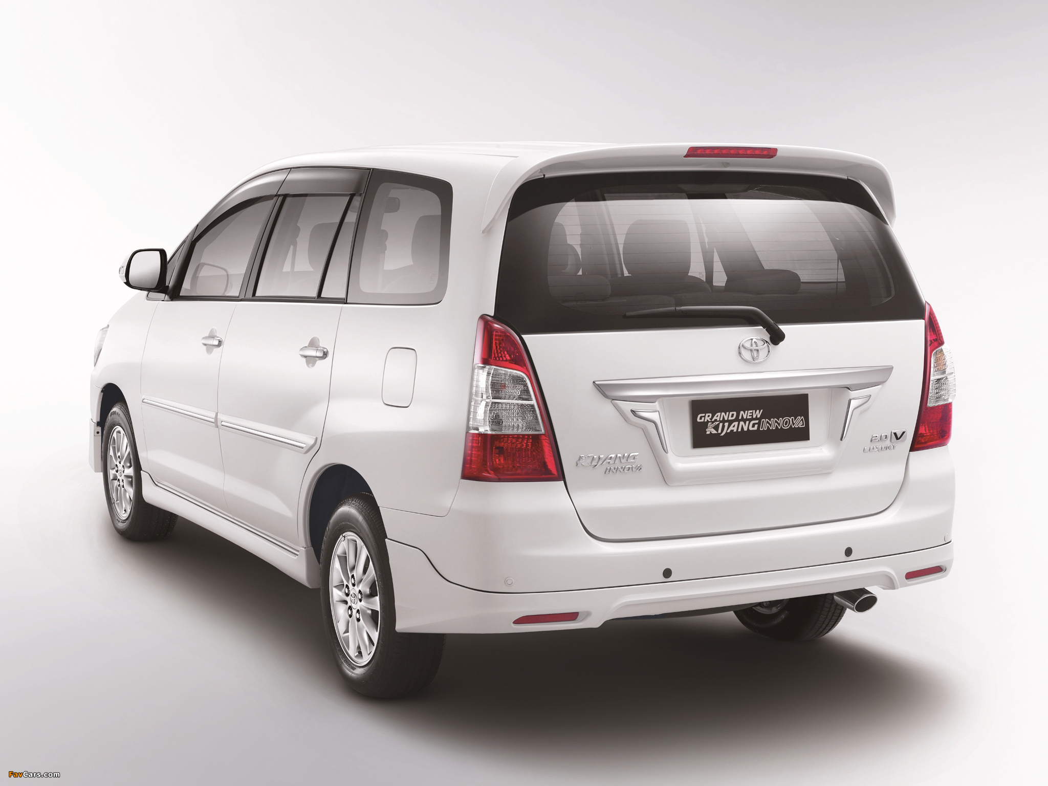 Toyota Grand New Kijang Innova 2011 pictures (2048 x 1536)