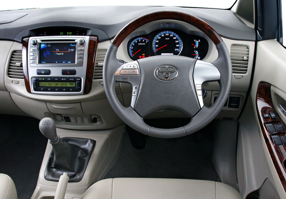 Toyota Innova ZA-spec 2011 pictures