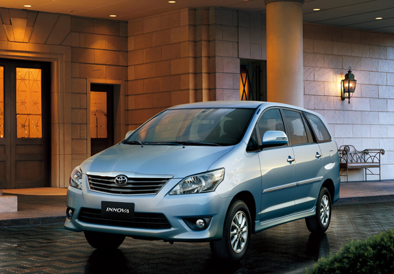 Toyota Innova 2011 pictures
