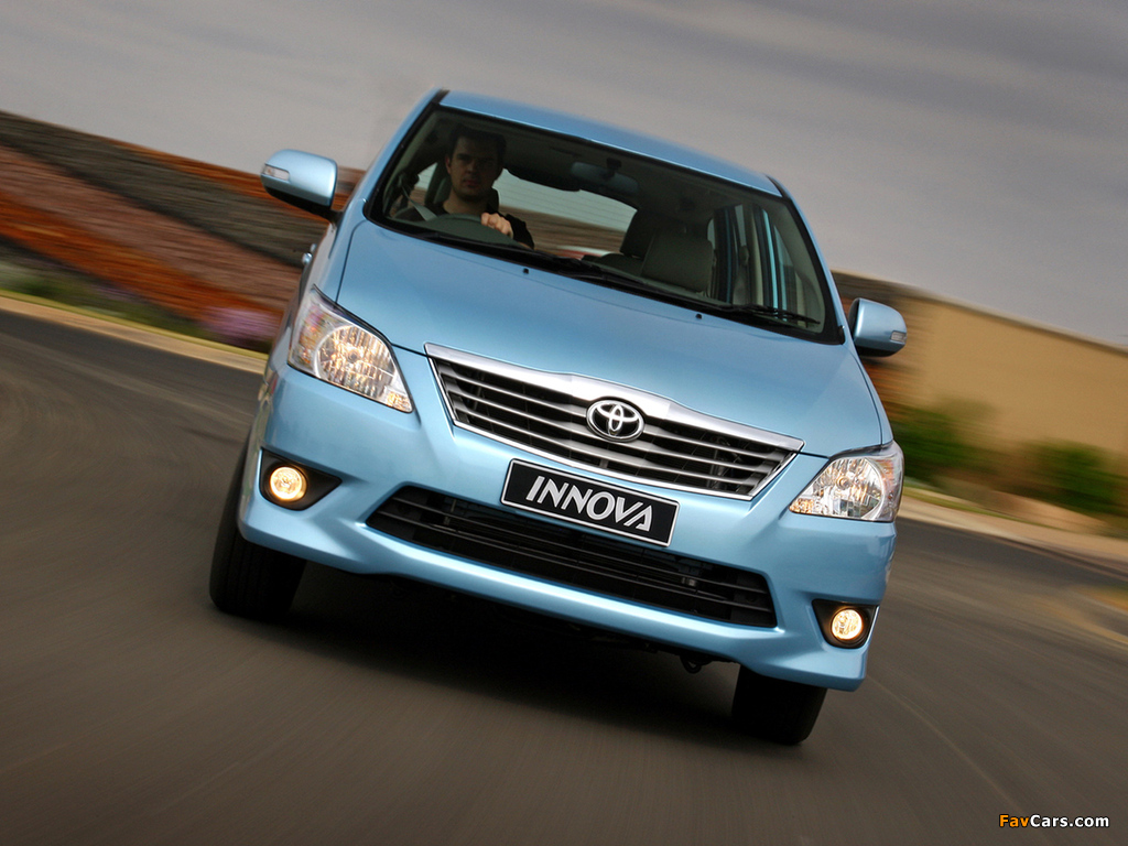 Toyota Innova ZA-spec 2011 wallpapers (1024 x 768)