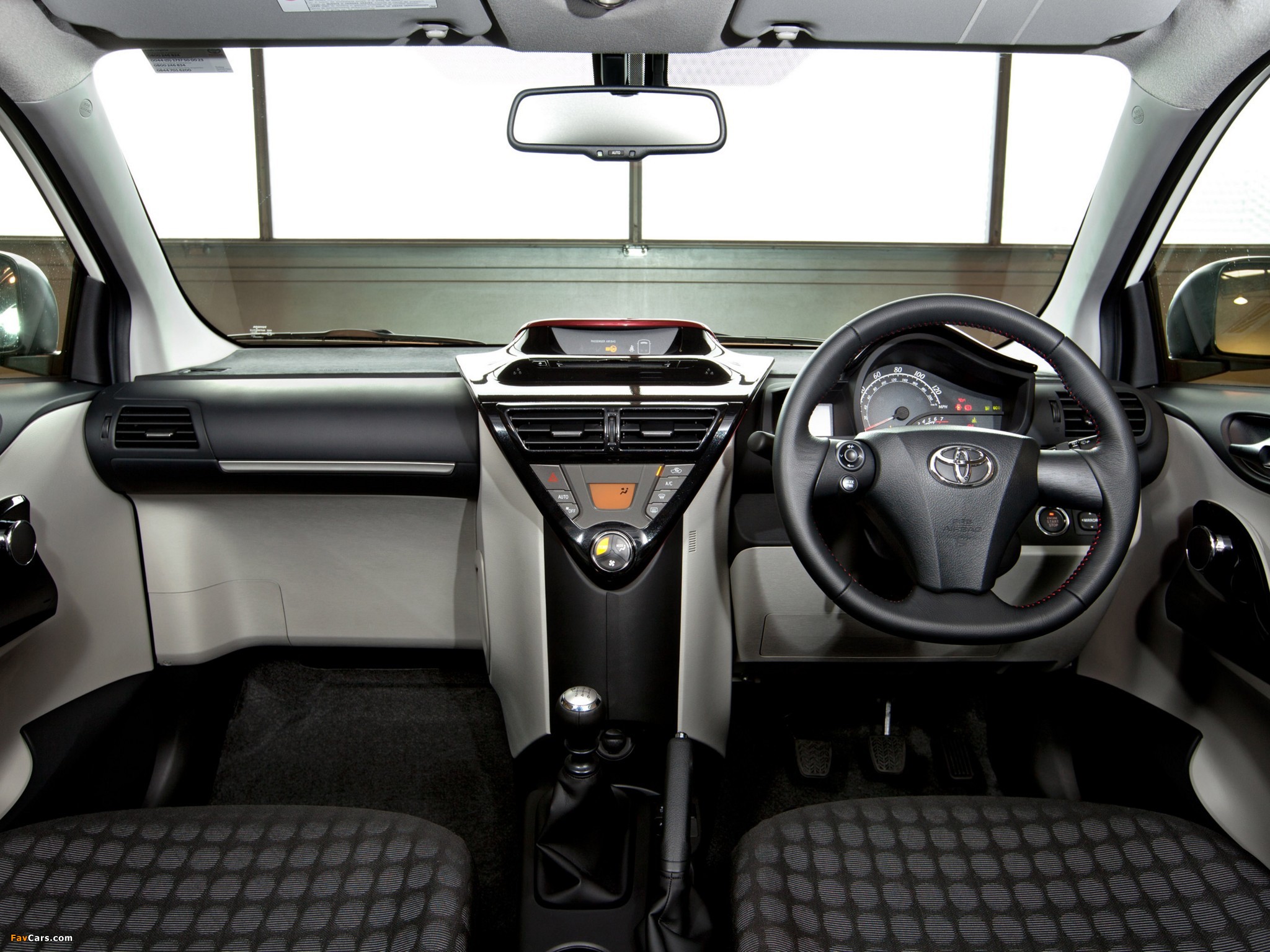 Pictures of Toyota iQ UK-spec (KGJ10) 2009 (2048 x 1536)