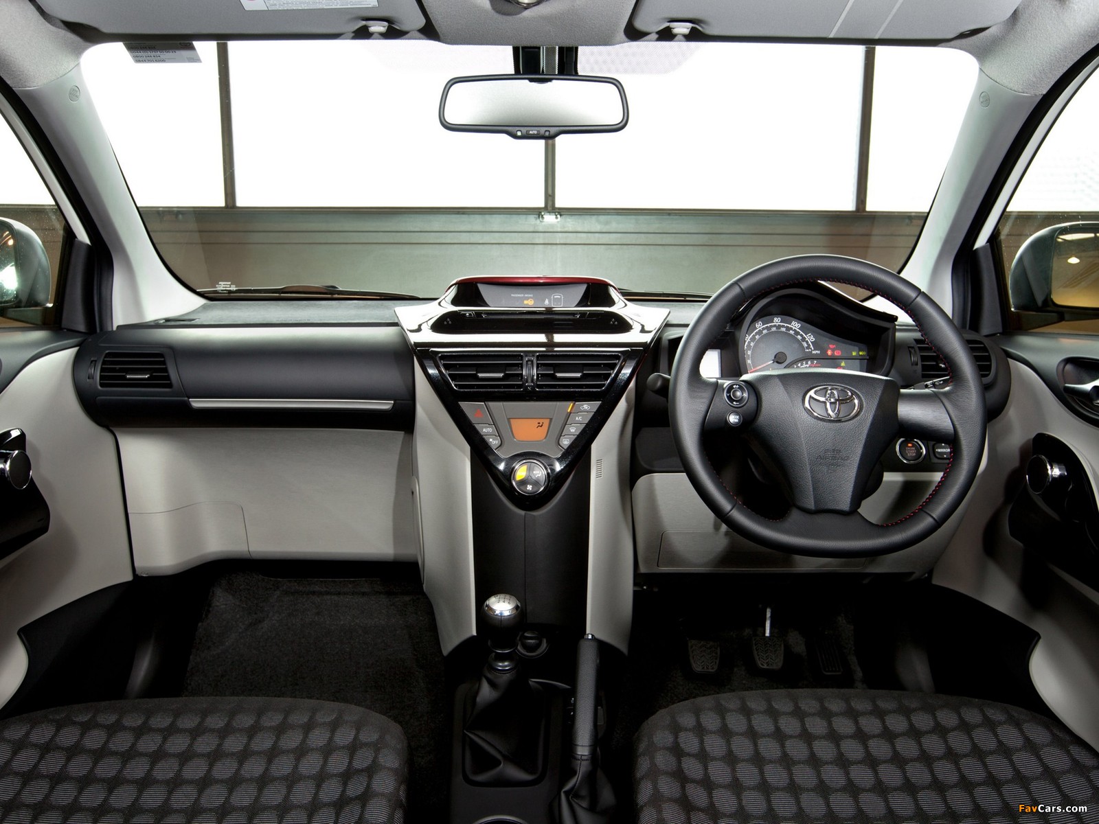 Pictures of Toyota iQ UK-spec (KGJ10) 2009 (1600 x 1200)