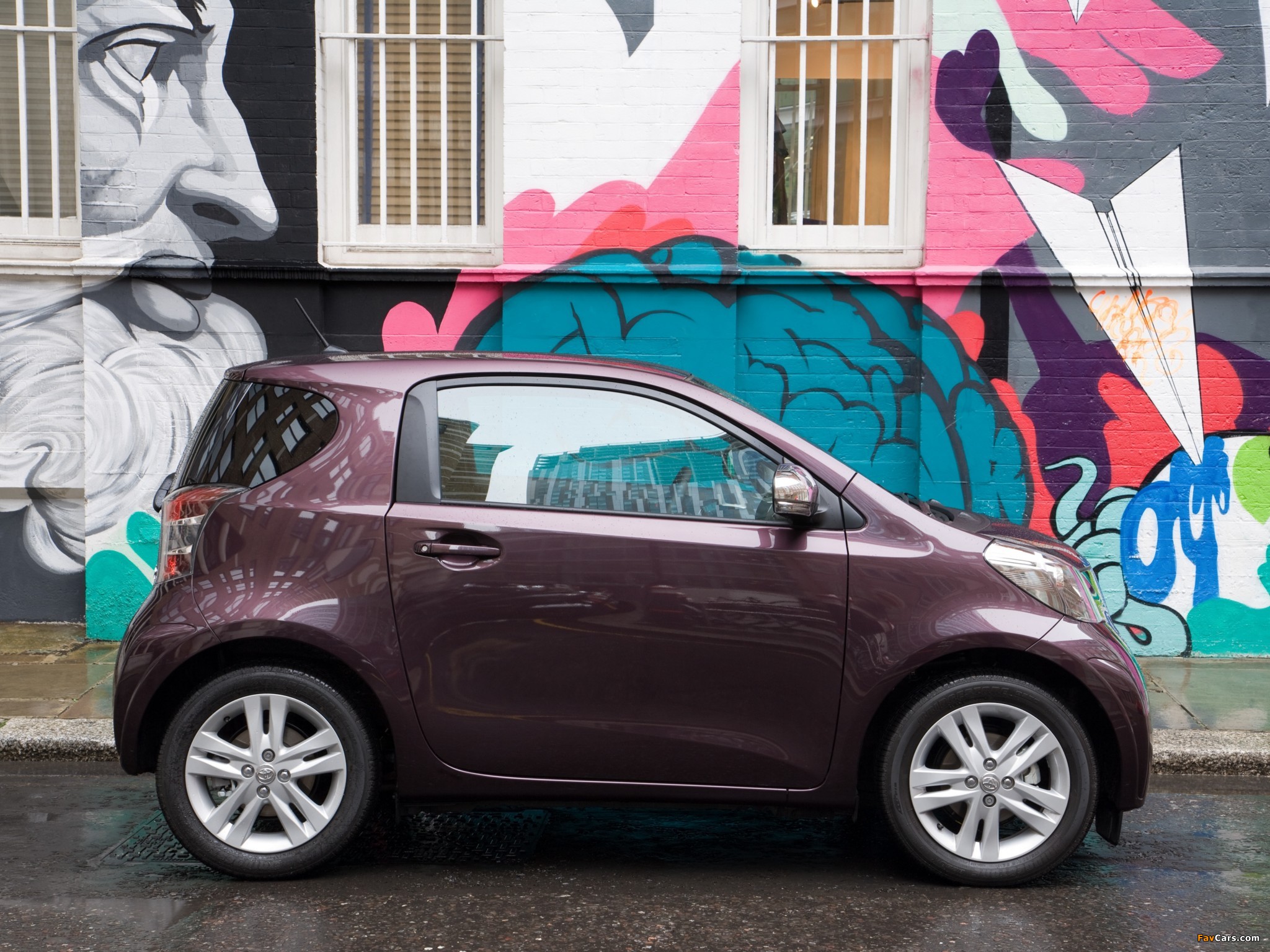 Pictures of Toyota iQ UK-spec (KGJ10) 2009 (2048 x 1536)