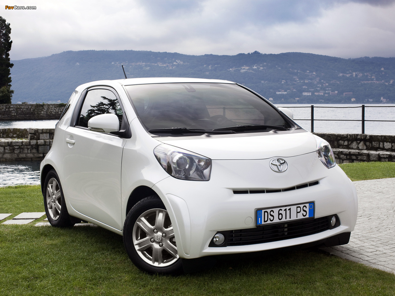 Toyota iQ (KGJ10) 2008 pictures (1280 x 960)