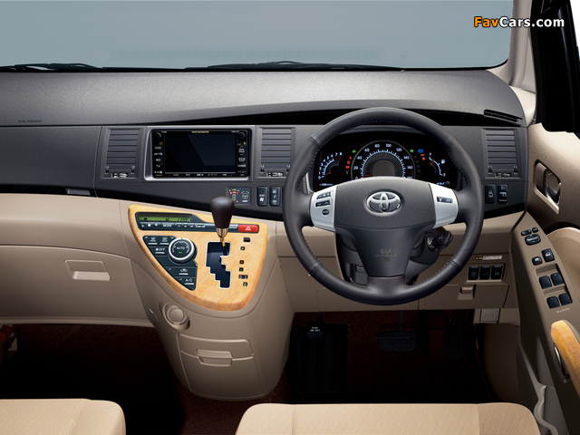Images of Toyota Isis G U Selection 2004–05 (640 x 480)