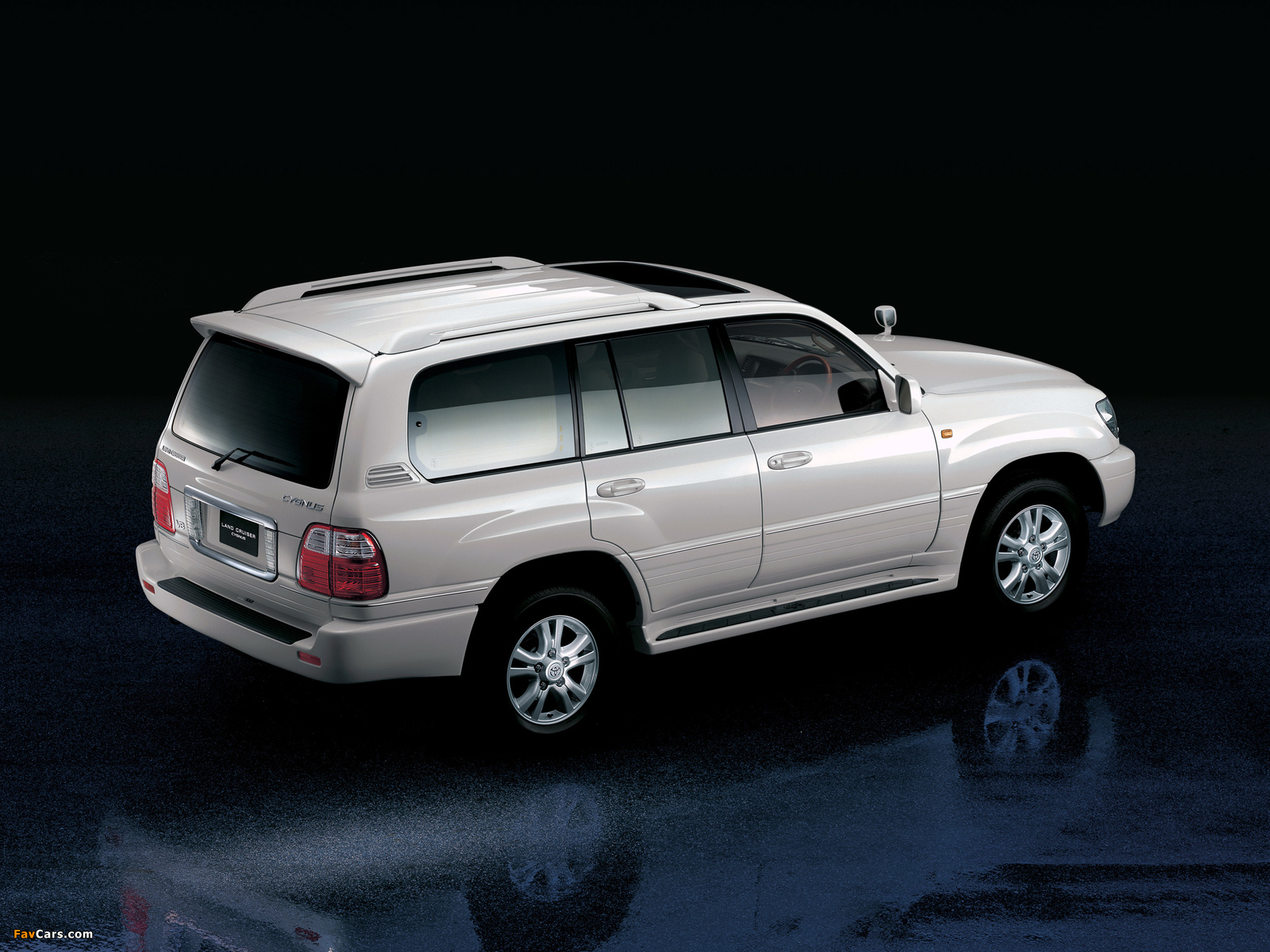 Pictures of Toyota Land Cruiser Cygnus (UZJ100W) 2003–05 (1600 x 1200)