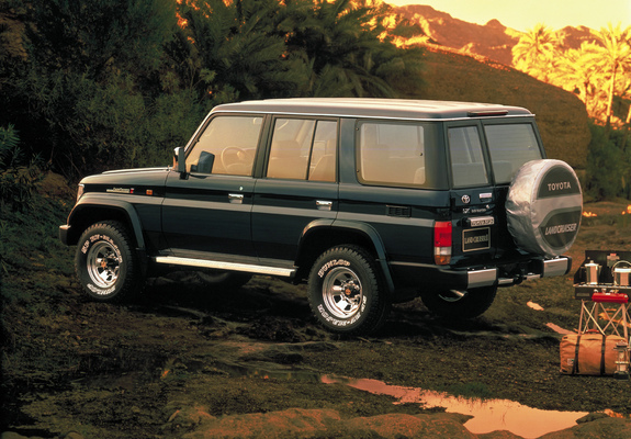 Pictures of Toyota Land Cruiser II (J78G) 1990–96