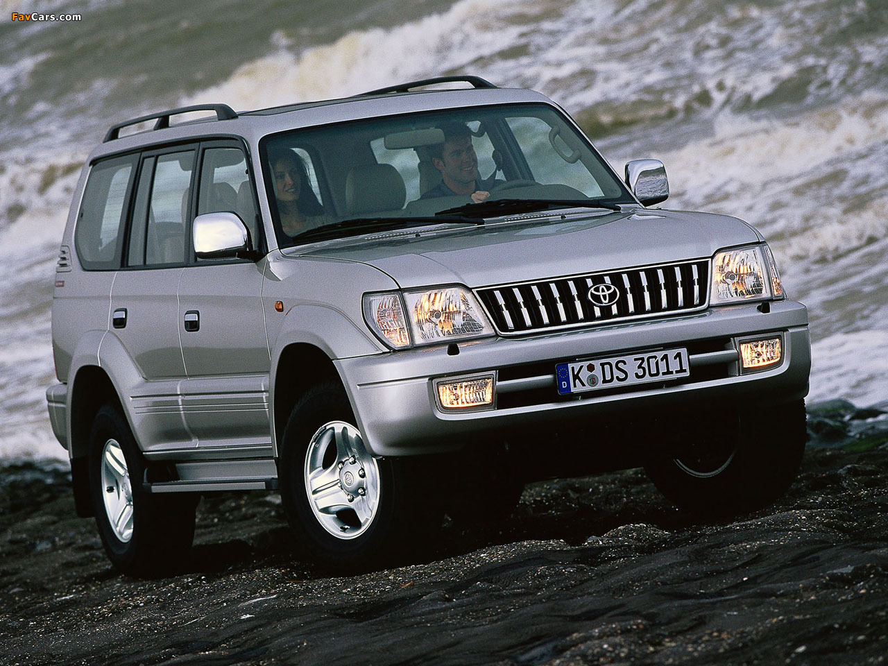 Images of Toyota Land Cruiser 90 5-door 50th Anniversary (J95W) 2001 (1280 x 960)