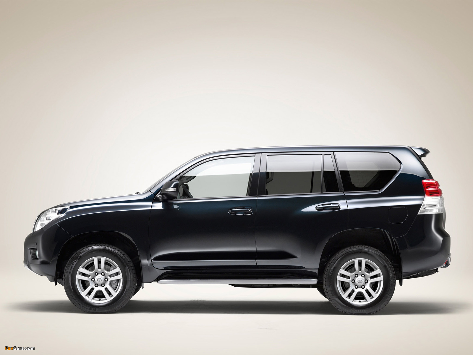 Images of Toyota Land Cruiser Prado 5-door (150) 2009 (1600 x 1200)