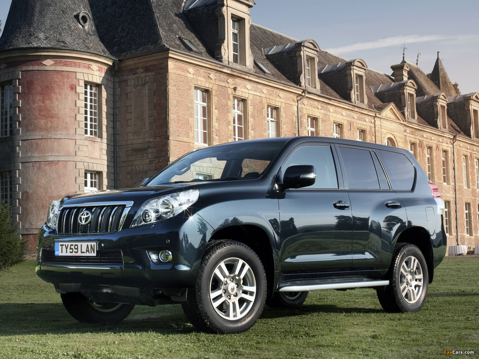 Images of Toyota Land Cruiser Prado 5-door UK-spec (150) 2009 (1600 x 1200)