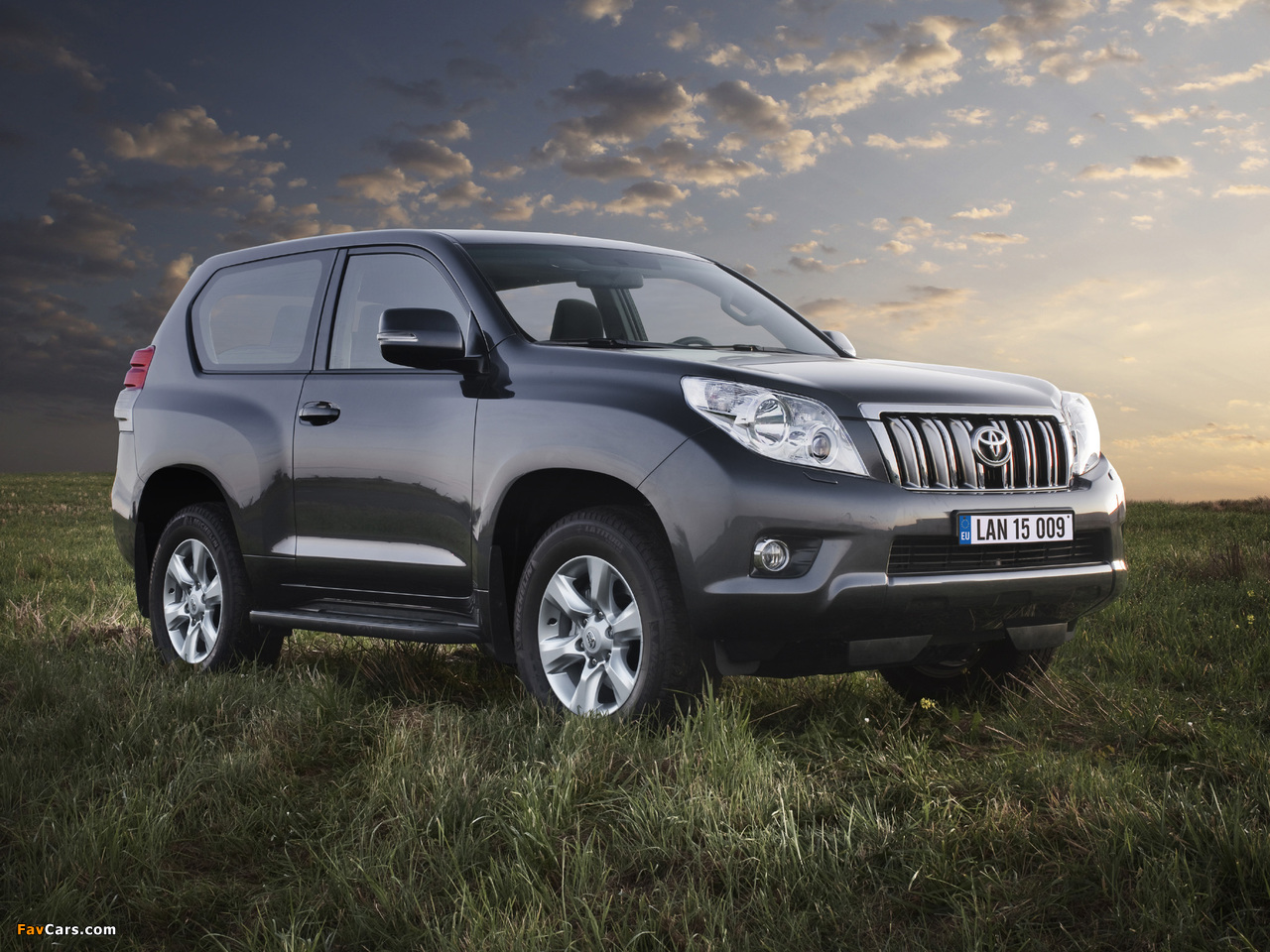 Images of Toyota Land Cruiser Prado 3-door (150) 2009 (1280 x 960)