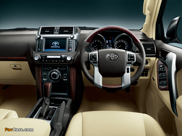 Images of Toyota Land Cruiser Prado JP-spec (150) 2013 (640 x 480)