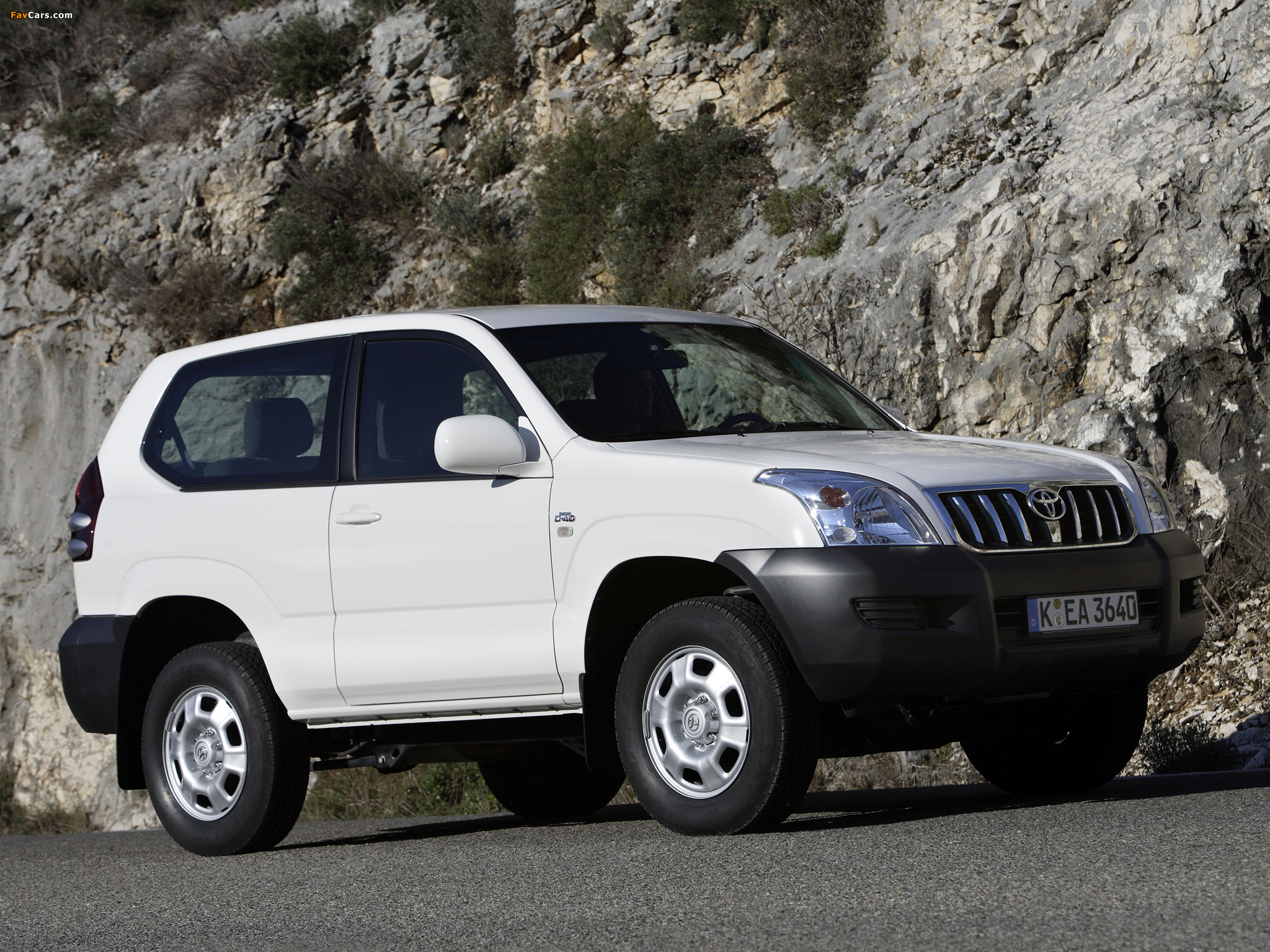 Photos of Toyota Land Cruiser Prado GX 3-door (J125W) 2003–09 (2048 x 1536)