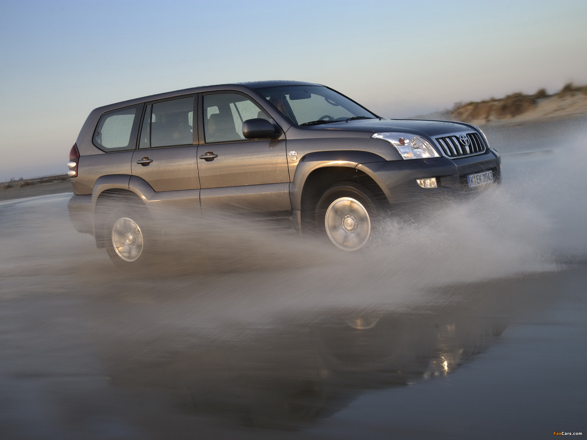 Photos of Toyota Land Cruiser Prado 5-door (J120W) 2007–09 (2048 x 1536)