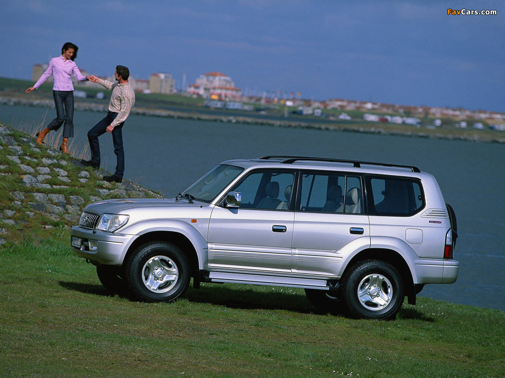 Pictures of Toyota Land Cruiser 90 5-door 50th Anniversary (J95W) 2001 (1024 x 768)