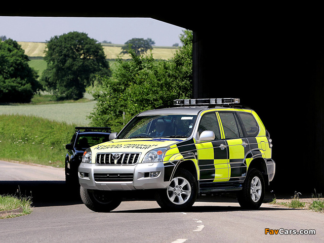 Pictures of Toyota Land Cruiser Prado 5-door Police (J120W) 2003–09 (640 x 480)