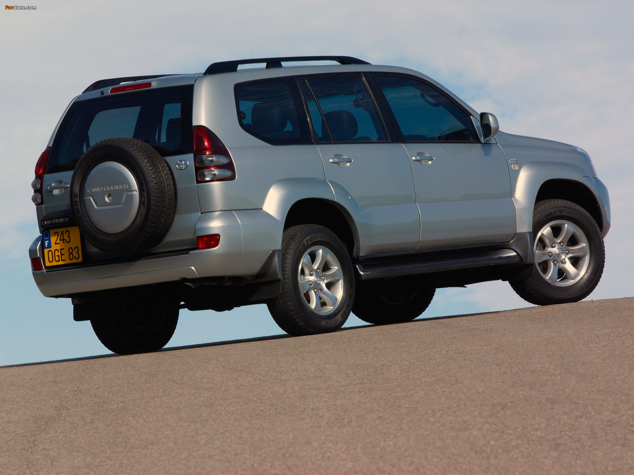 Pictures of Toyota Land Cruiser Prado 5-door (J120W) 2003–07 (2048 x 1536)