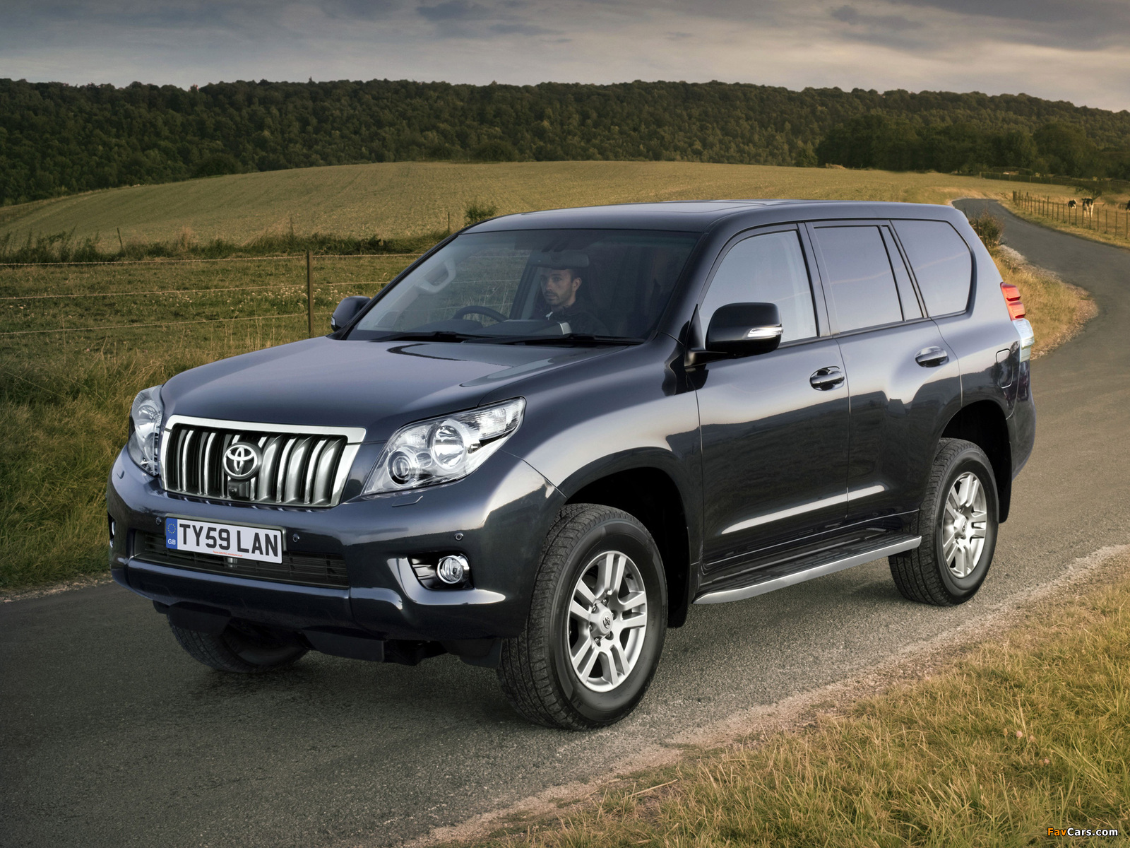 Pictures of Toyota Land Cruiser Prado 5-door UK-spec (150) 2009 (1600 x 1200)