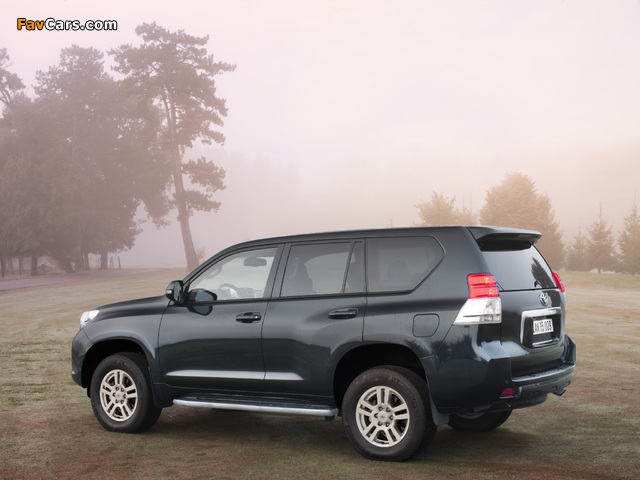 Pictures of Toyota Land Cruiser Prado 5-door (150) 2009 (640 x 480)