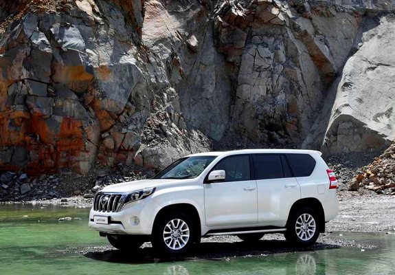 Pictures of Toyota Land Cruiser (150) 2013