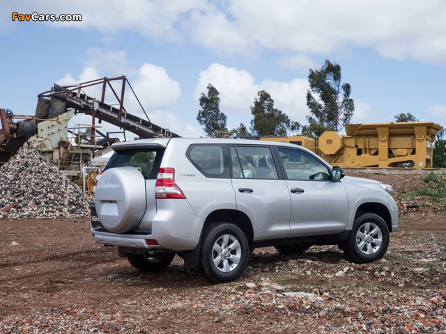 Pictures of Toyota Land Cruiser (150) 2013 (640 x 480)