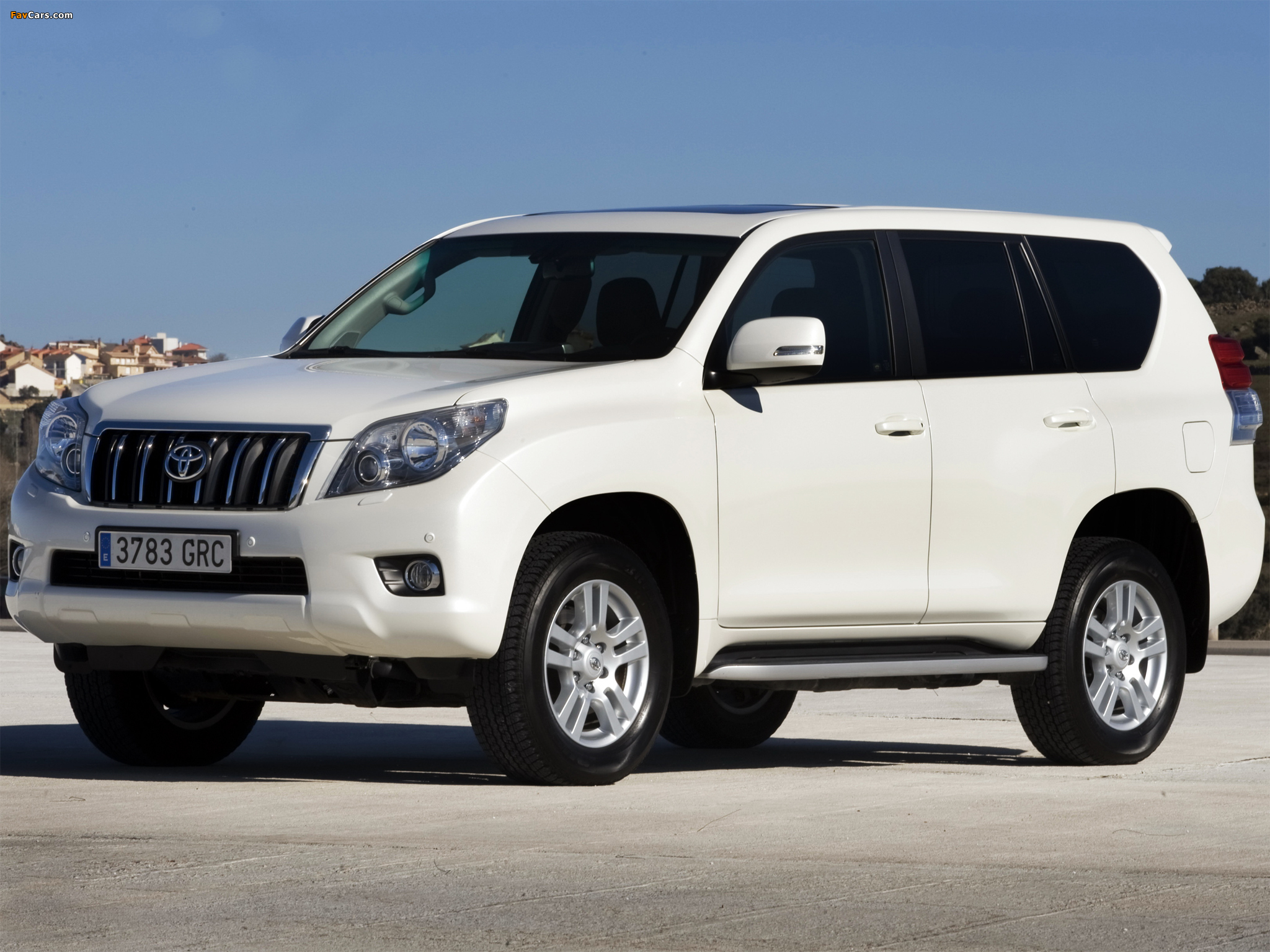 Pictures of Toyota Land Cruiser R-Edition (150) 2010 (2048 x 1536)