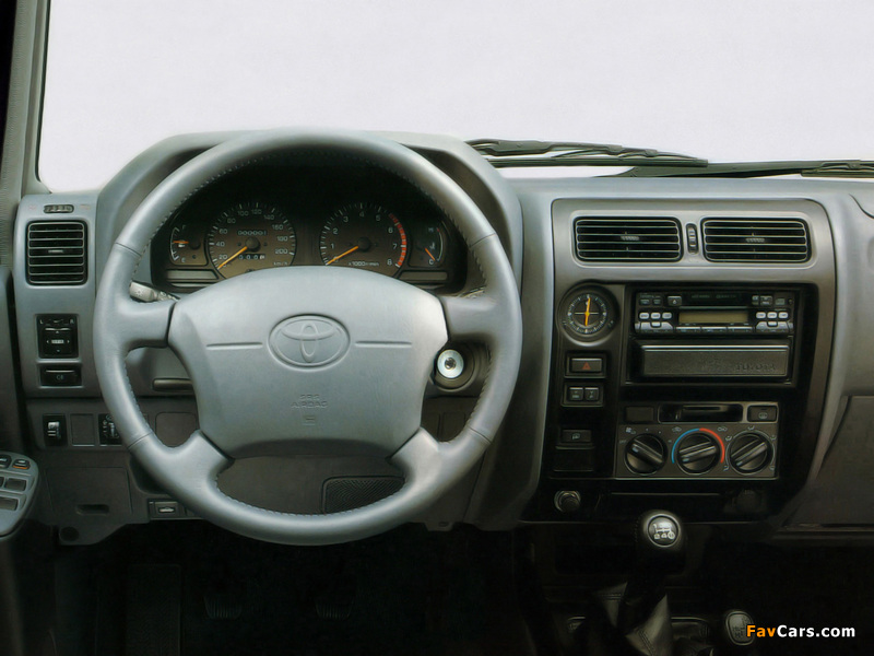 Toyota Land Cruiser 90 5-door (J95W) 1996–99 images (800 x 600)