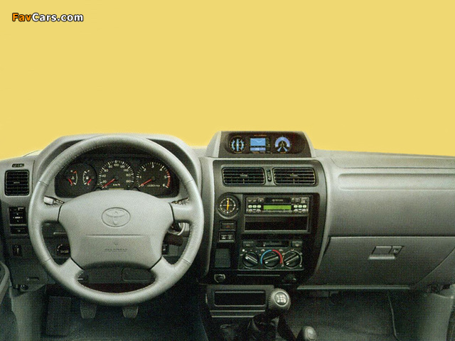 Toyota Land Cruiser 90 5-door (J95W) 1999–2002 photos (640 x 480)