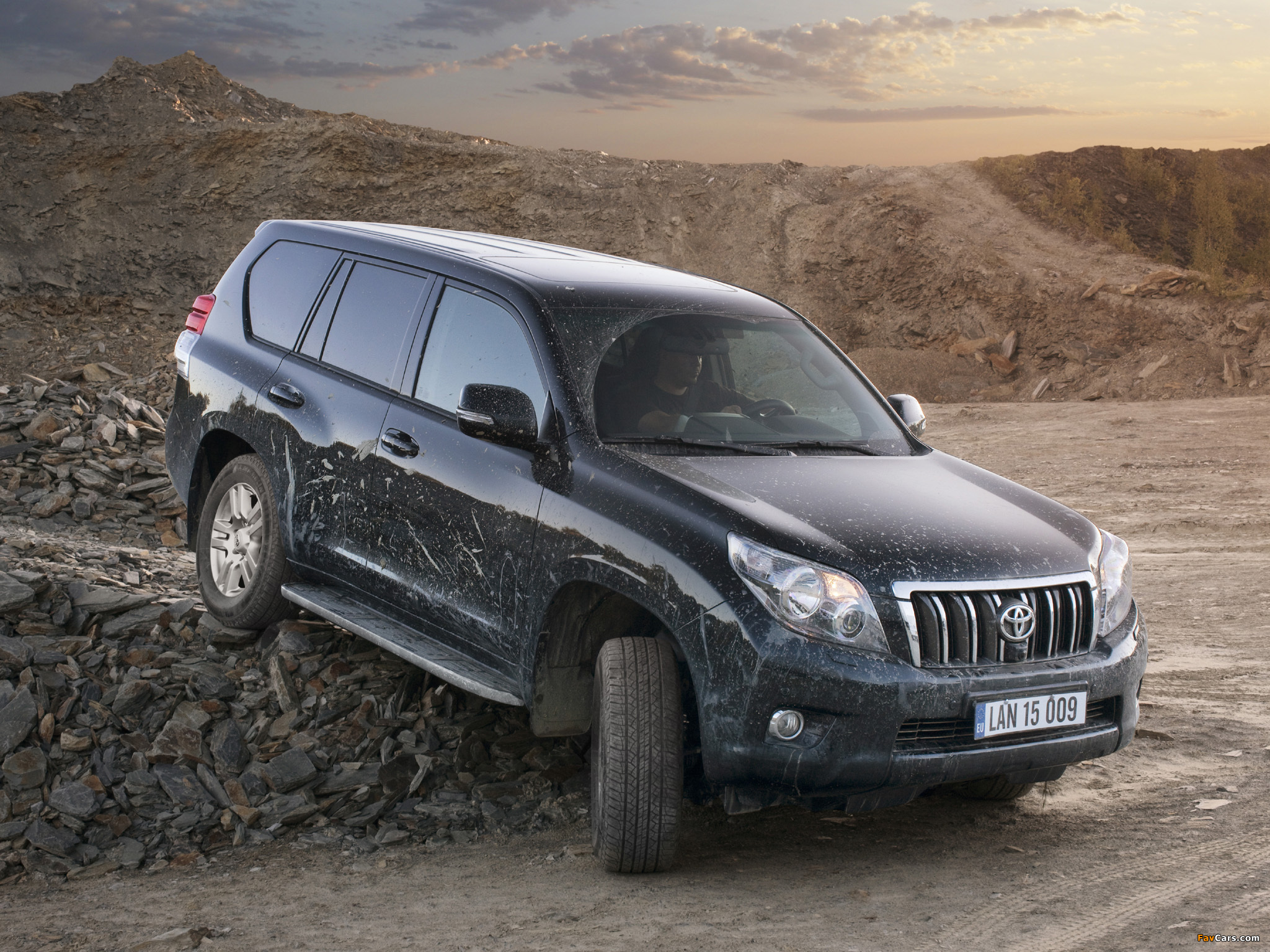 Toyota Land Cruiser Prado 5-door (150) 2009 pictures (2048 x 1536)