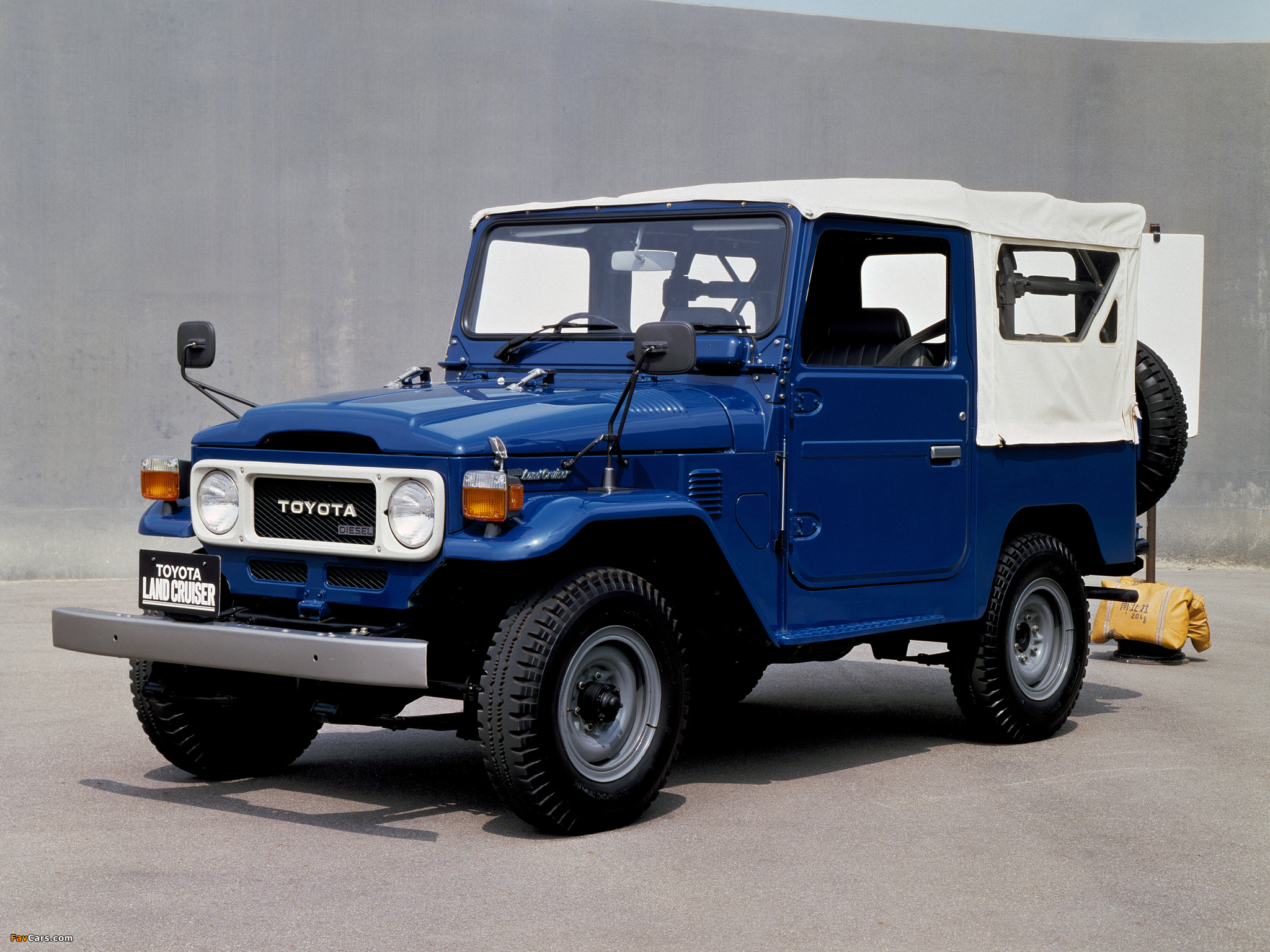 Images of Toyota Land Cruiser Canvas Top (BJ40) 1979–82 (2048 x 1536)