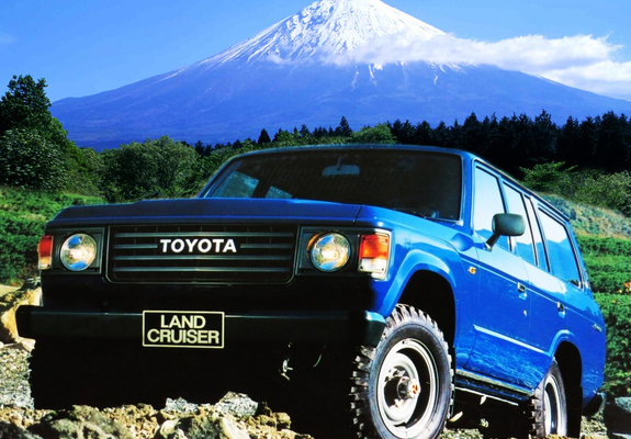 Images of Toyota Land Cruiser 60 Wagon (HJ60V) 1980–87