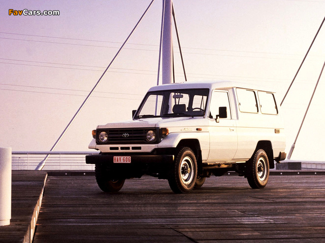 Images of Toyota Land Cruiser (J78) 1990–98 (640 x 480)