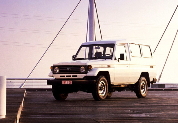 Images of Toyota Land Cruiser (J78) 1990–98
