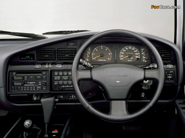 Images of Toyota Land Cruiser 80 VX-Limited Active Vacation JP-spec (HZ81V) 1992–94 (640 x 480)